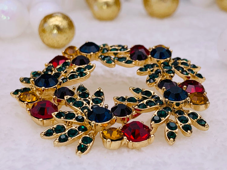 Holiday Christmas Wreath, Multicolore Crystal Pin
