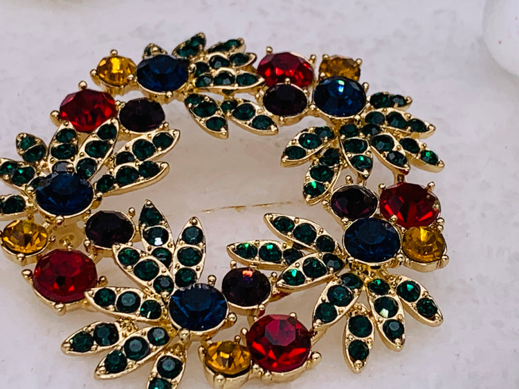 Holiday Christmas Wreath, Multicolore Crystal Pin