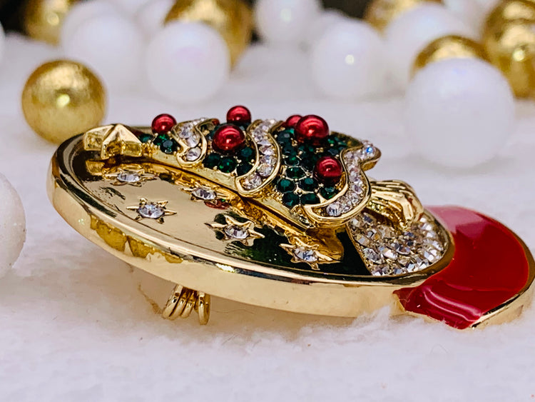 Beutiful Christmas Tree Inside Of A Snow Glove Pin, Holiday Pin