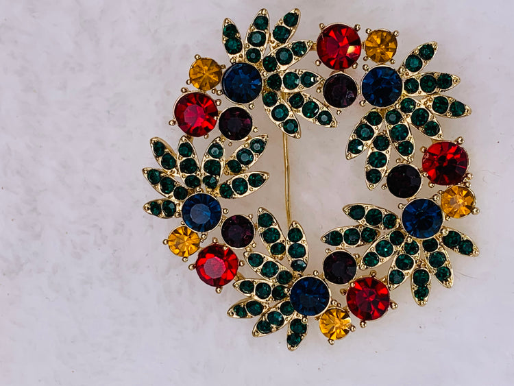 Holiday Christmas Wreath, Multicolore Crystal Pin