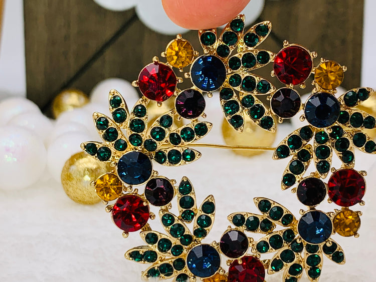 Holiday Christmas Wreath, Multicolore Crystal Pin