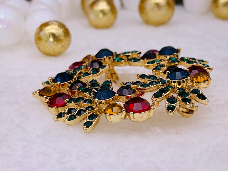 Holiday Christmas Wreath, Multicolore Crystal Pin