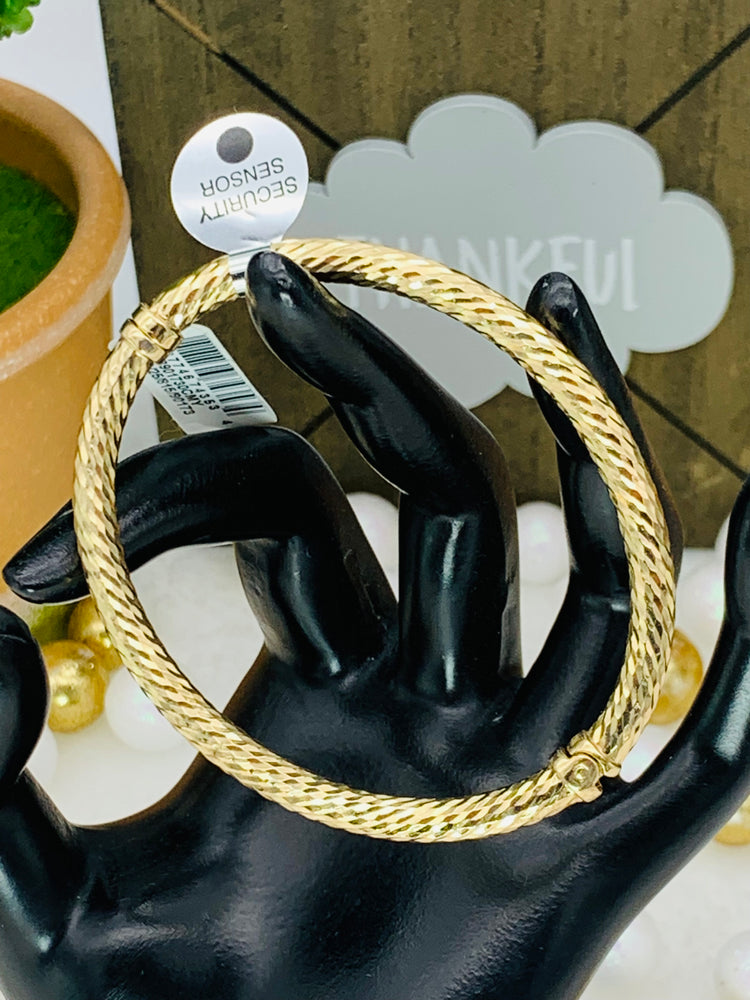 Giani Bernini: Texture Bangle Bracelet In 18k Gold Plated Startling Silver