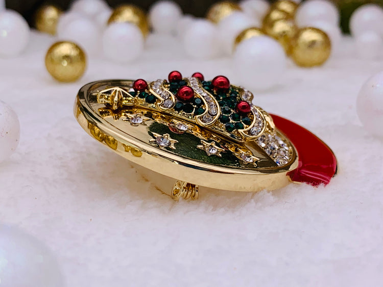 Beutiful Christmas Tree Inside Of A Snow Glove Pin, Holiday Pin