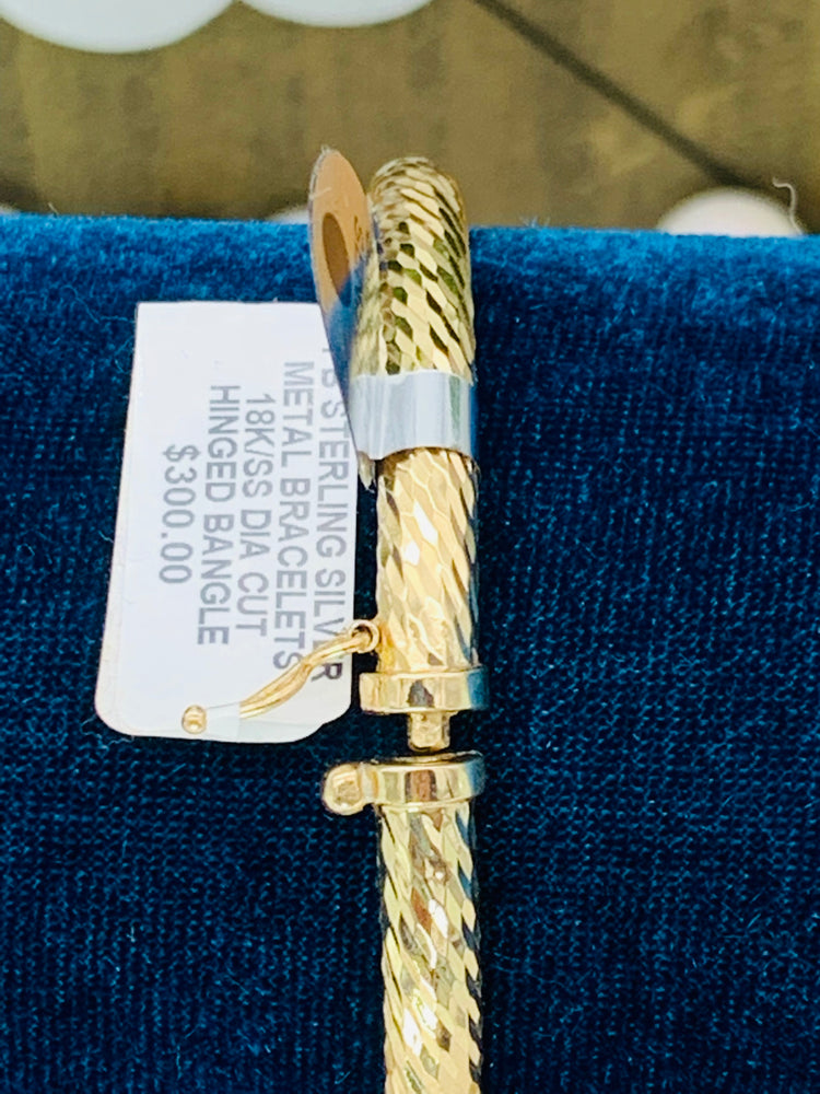 Giani Bernini: Texture Bangle Bracelet In 18k Gold Plated Startling Silver